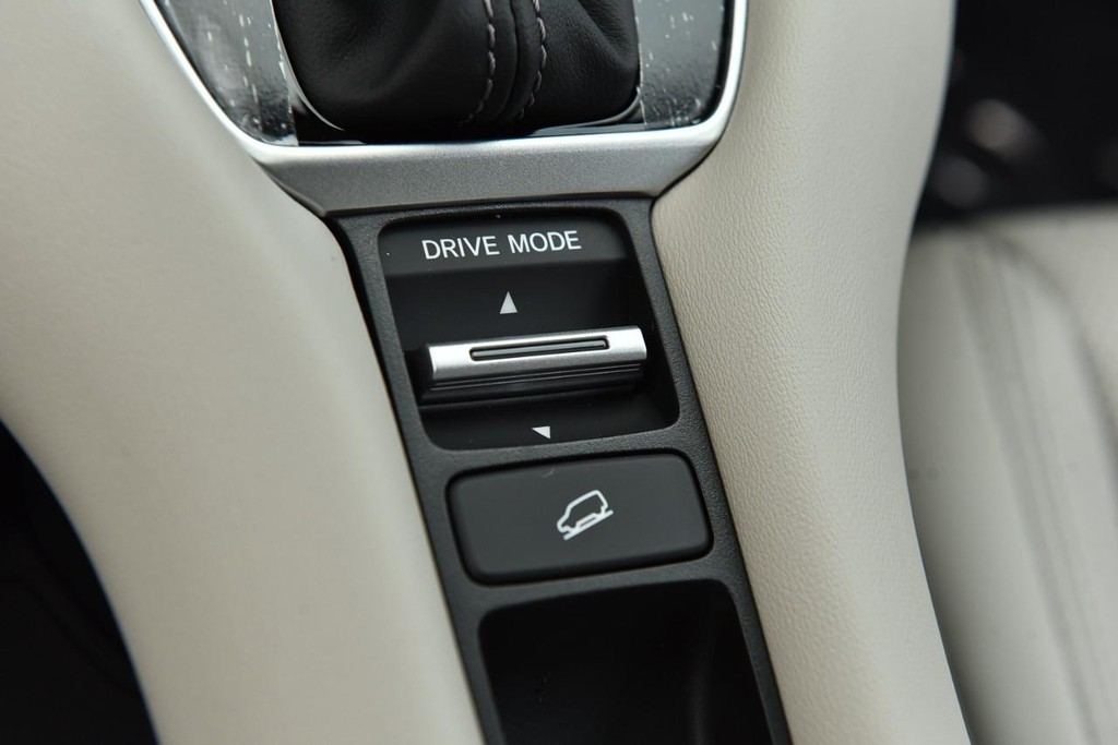 Honda HR-V Vehicle Full-screen Gallery Image 17