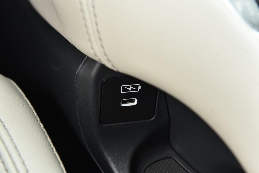 Honda HR-V Vehicle Full-screen Gallery Image 18