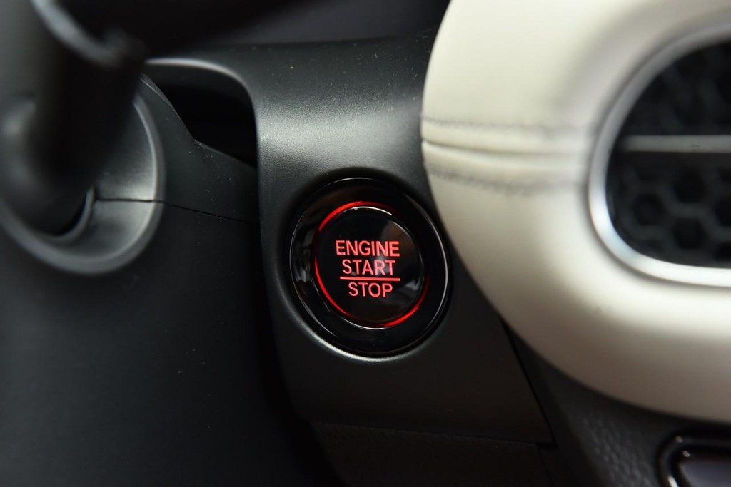 Honda HR-V Vehicle Full-screen Gallery Image 19