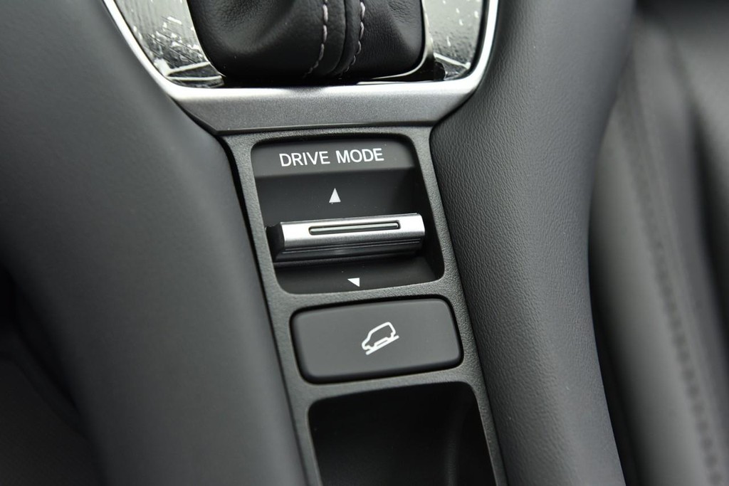 Honda HR-V Vehicle Full-screen Gallery Image 17