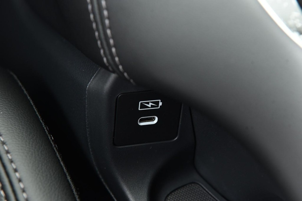 Honda HR-V Vehicle Full-screen Gallery Image 18