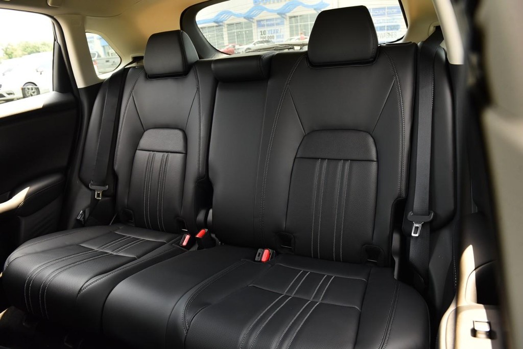 Honda HR-V Vehicle Full-screen Gallery Image 24