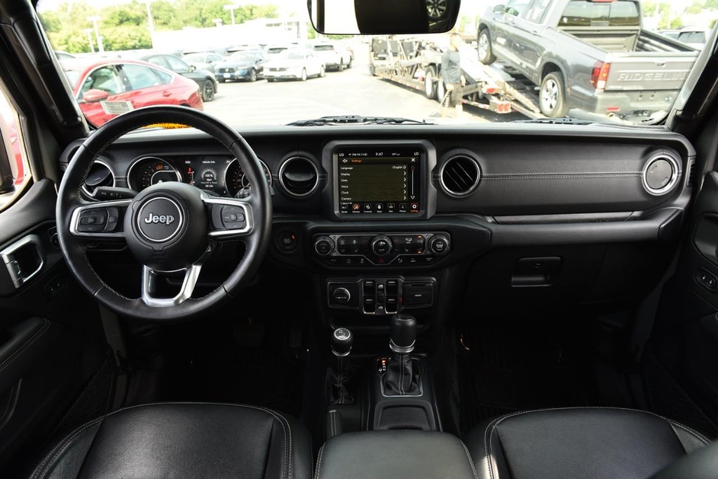 Jeep Wrangler Vehicle Full-screen Gallery Image 7