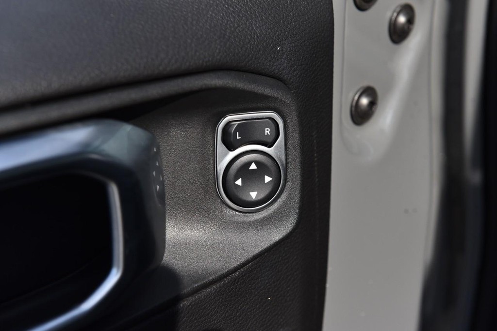 Jeep Wrangler Vehicle Full-screen Gallery Image 8