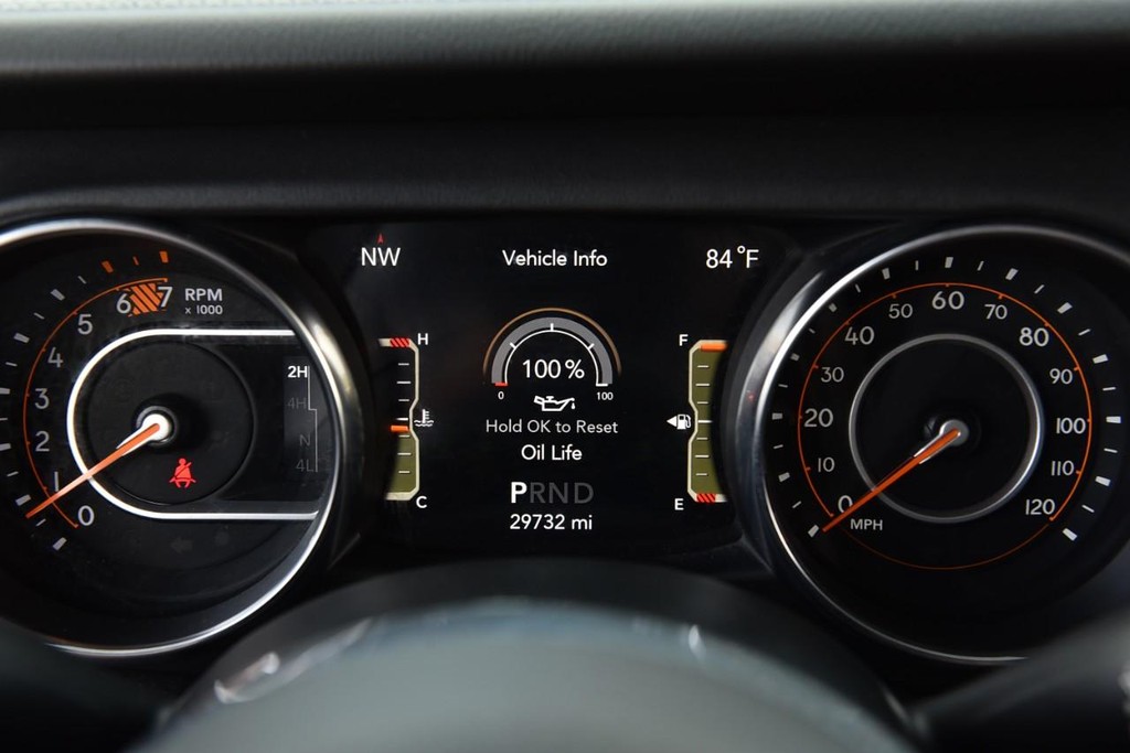 Jeep Wrangler Vehicle Full-screen Gallery Image 12