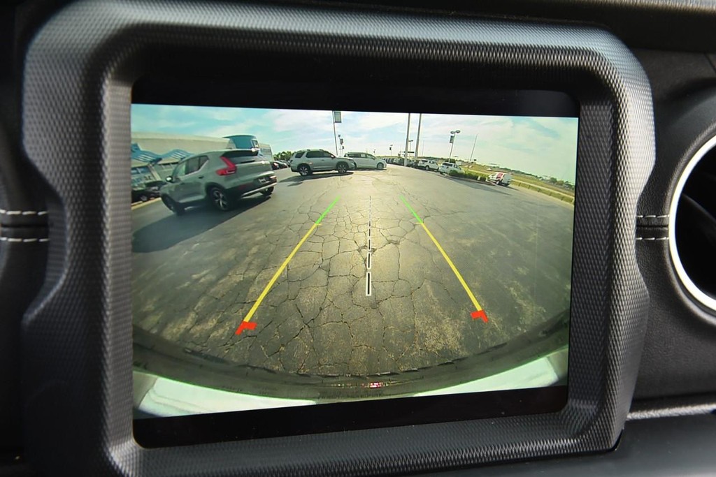 Jeep Wrangler Vehicle Full-screen Gallery Image 13