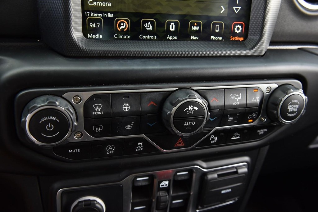 Jeep Wrangler Vehicle Full-screen Gallery Image 15