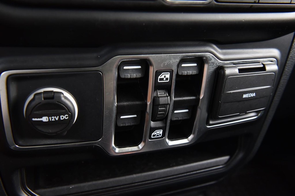 Jeep Wrangler Vehicle Full-screen Gallery Image 16