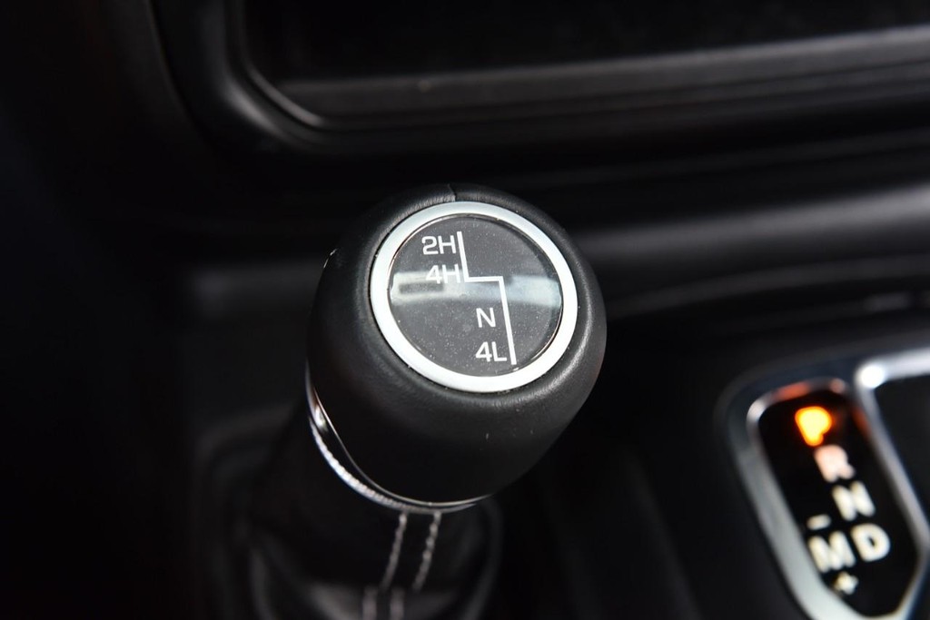 Jeep Wrangler Vehicle Full-screen Gallery Image 17