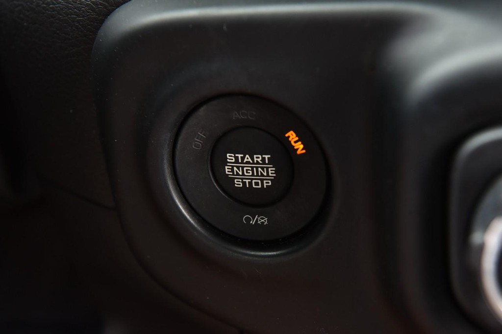 Jeep Wrangler Vehicle Full-screen Gallery Image 19