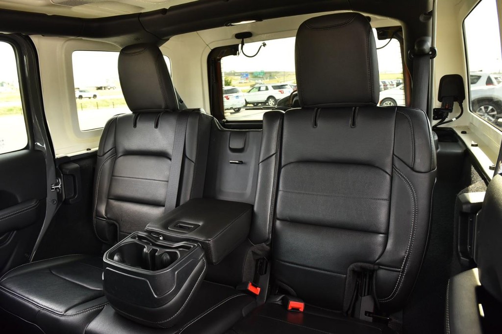 Jeep Wrangler Vehicle Full-screen Gallery Image 23