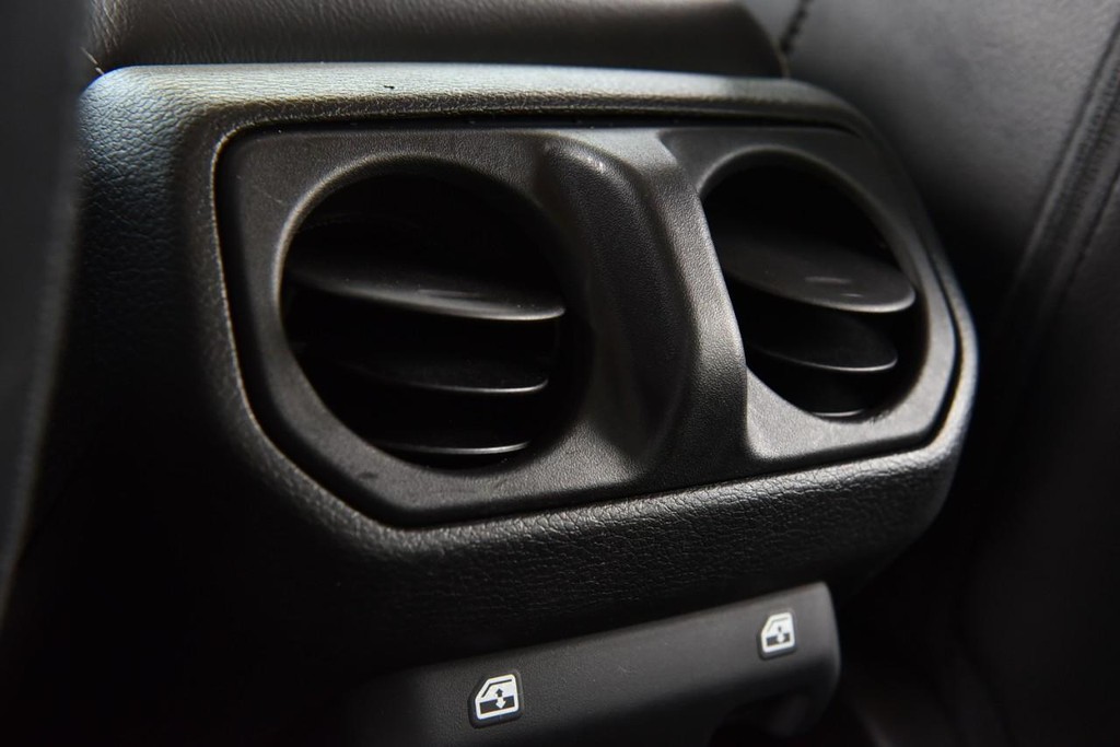 Jeep Wrangler Vehicle Full-screen Gallery Image 24