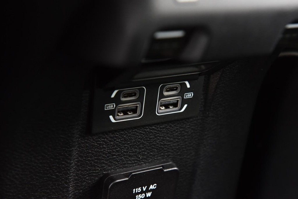 Jeep Wrangler Vehicle Full-screen Gallery Image 25