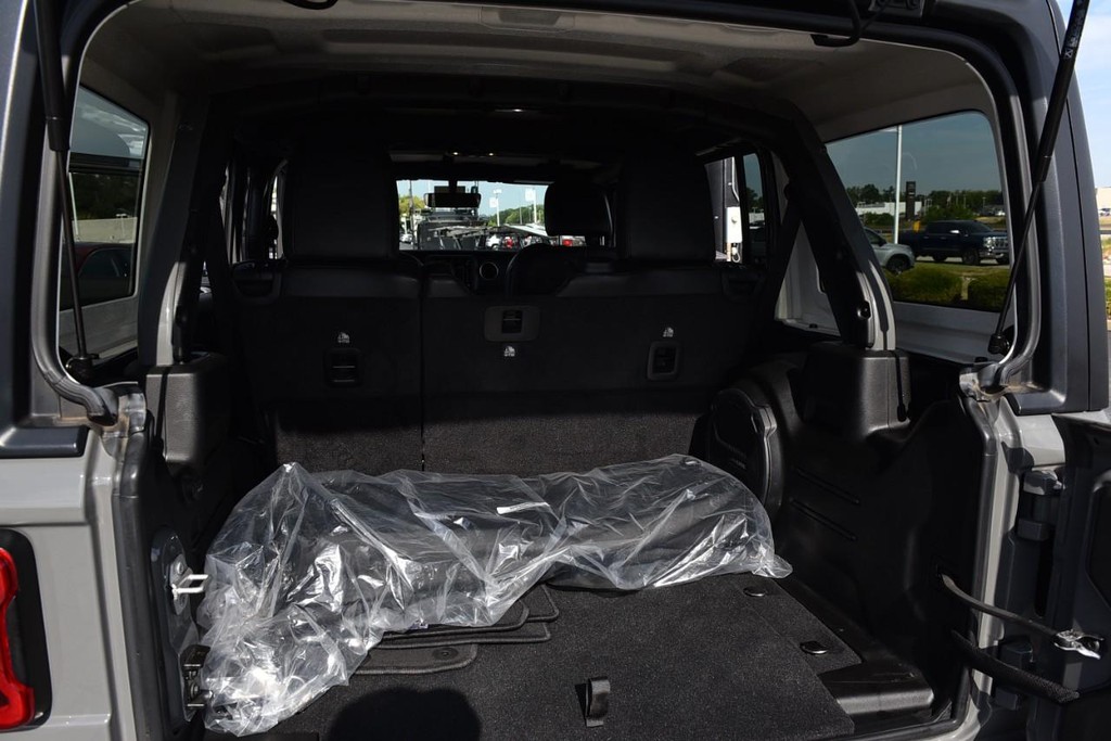 Jeep Wrangler Vehicle Full-screen Gallery Image 26