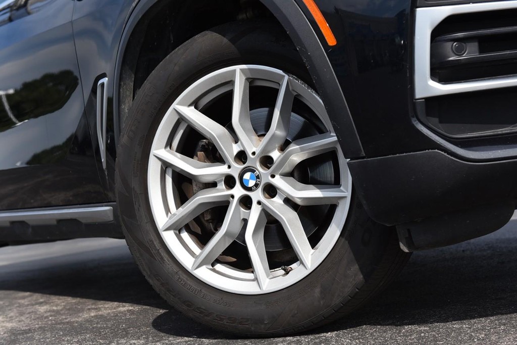 BMW X5 Vehicle Image 03