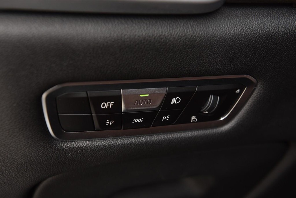 BMW X5 Vehicle Image 11