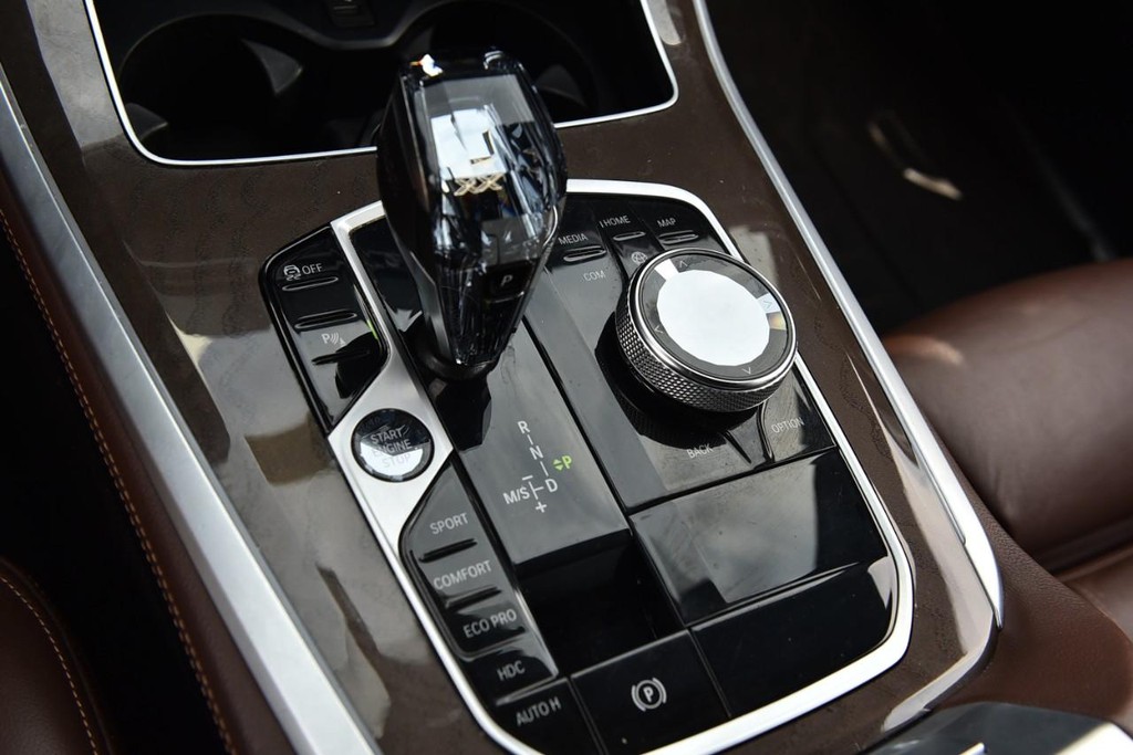 BMW X5 Vehicle Image 18