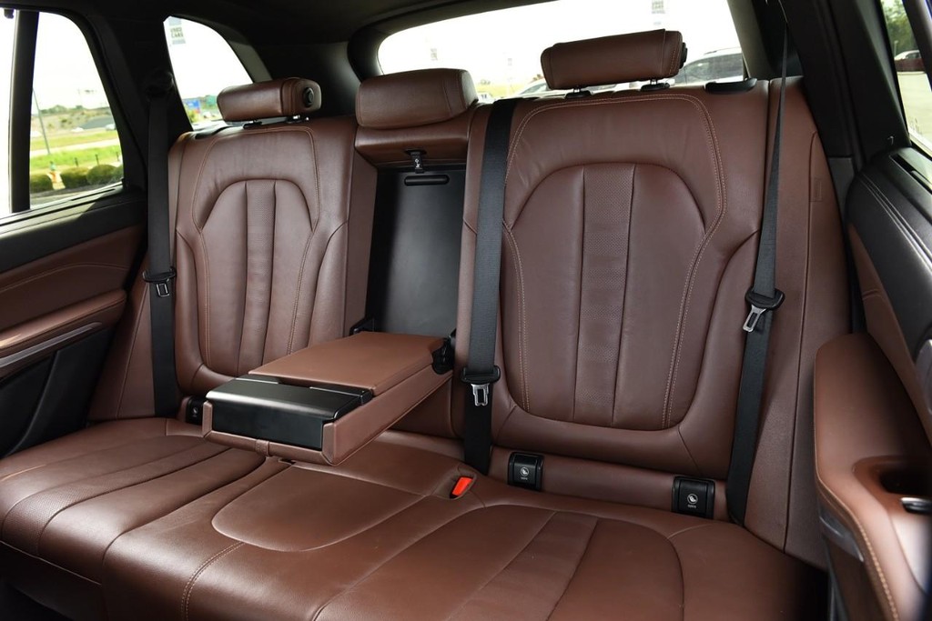 BMW X5 Vehicle Image 23