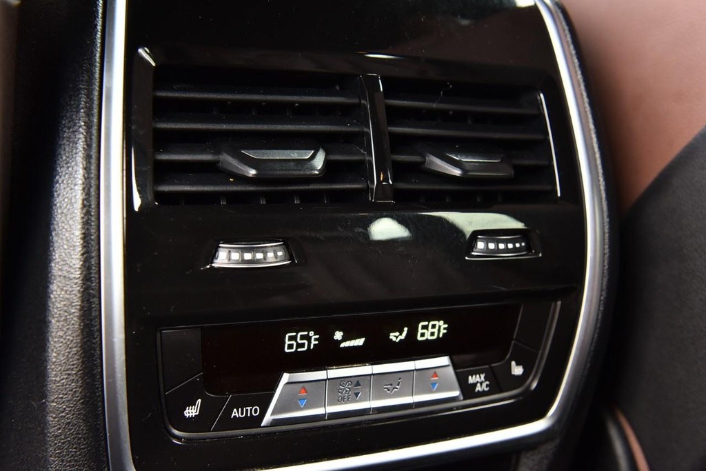 BMW X5 Vehicle Image 24