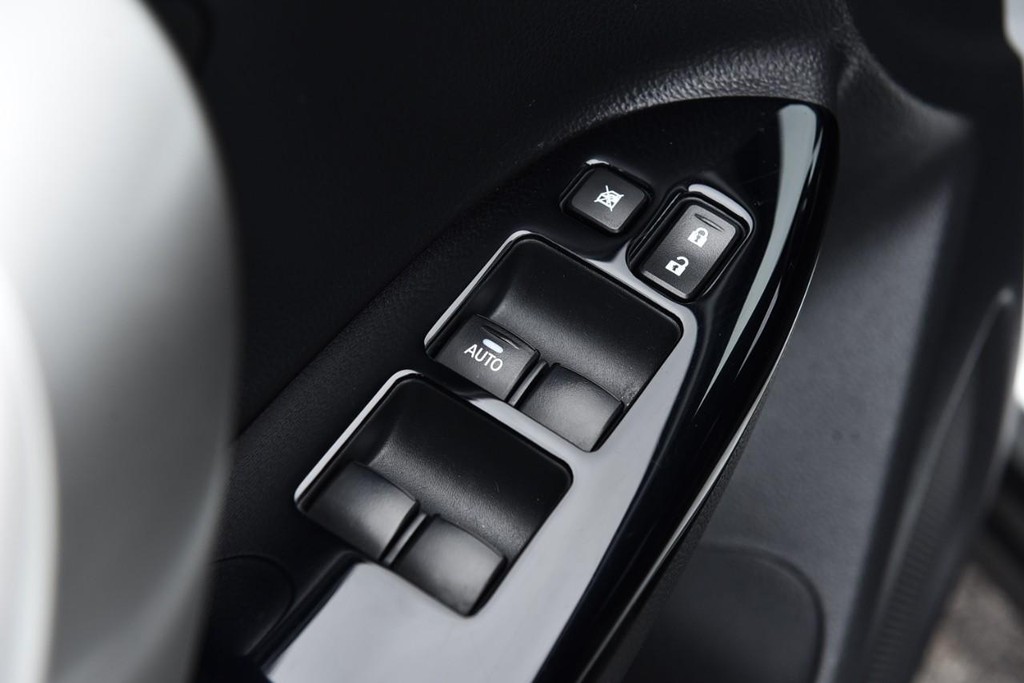 Mitsubishi Eclipse Cross Vehicle Image 08
