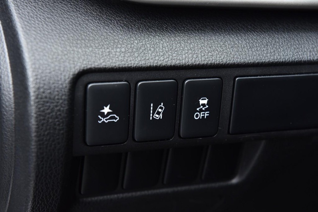 Mitsubishi Eclipse Cross Vehicle Image 09