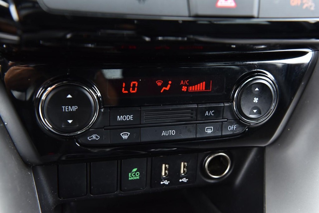 Mitsubishi Eclipse Cross Vehicle Image 13