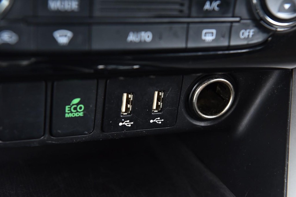 Mitsubishi Eclipse Cross Vehicle Image 14