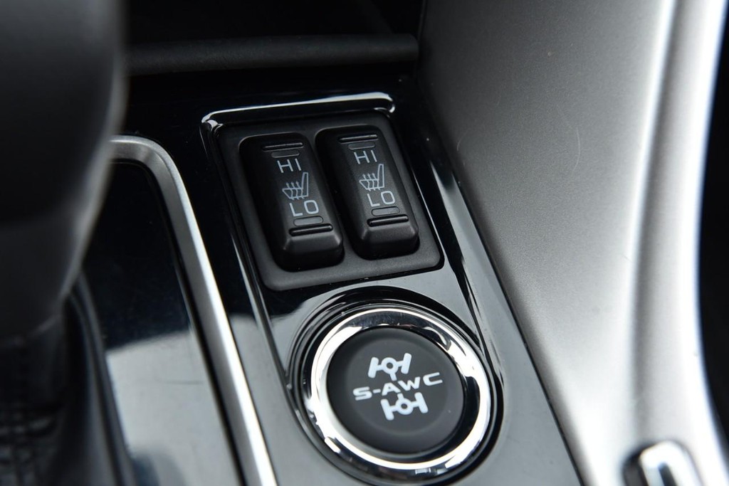 Mitsubishi Eclipse Cross Vehicle Image 15