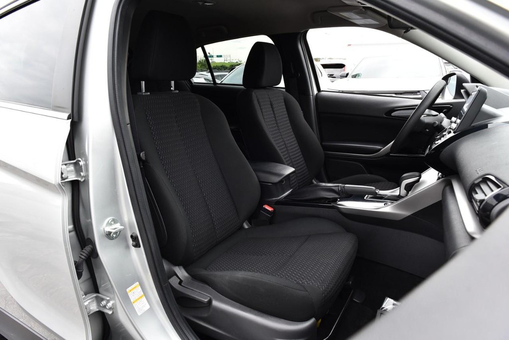Mitsubishi Eclipse Cross Vehicle Image 19