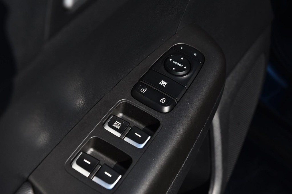 Kia Sportage Vehicle Image 08