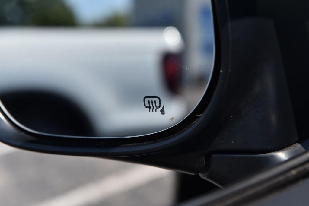 Subaru Crosstrek Vehicle Image 09