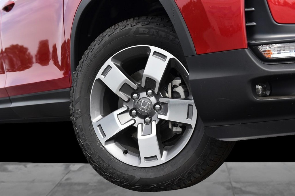 Honda Ridgeline Vehicle Full-screen Gallery Image 3