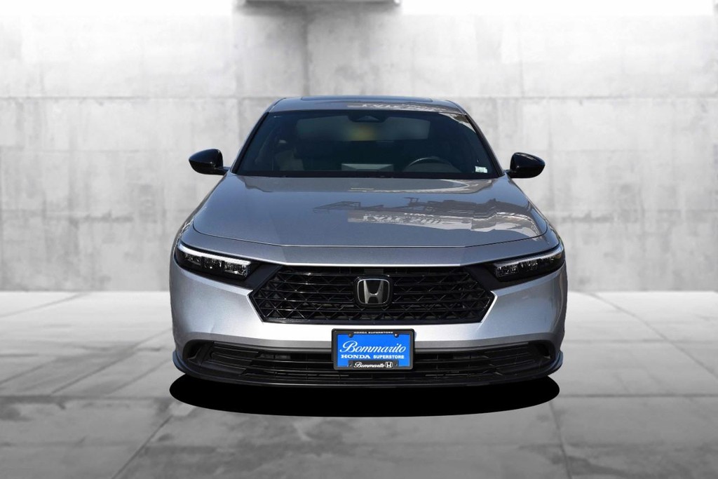 Honda Accord Hybrid Vehicle Full-screen Gallery Image 4