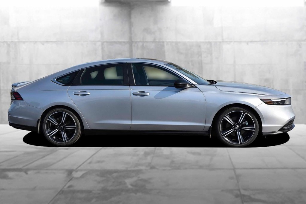 Honda Accord Hybrid Vehicle Full-screen Gallery Image 5