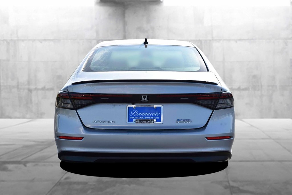 Honda Accord Hybrid Vehicle Full-screen Gallery Image 6