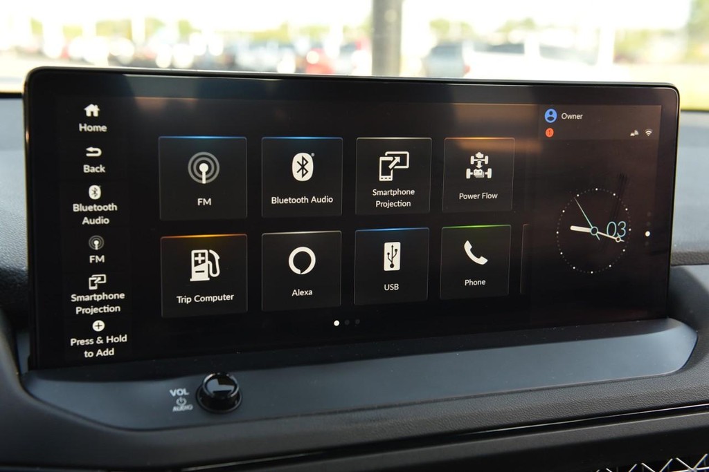 Honda Accord Hybrid Vehicle Full-screen Gallery Image 13