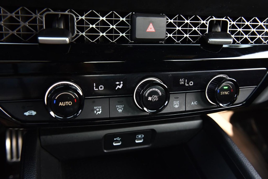 Honda Accord Hybrid Vehicle Full-screen Gallery Image 14