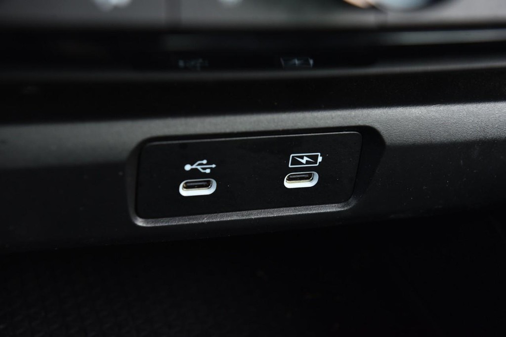 Honda Accord Hybrid Vehicle Full-screen Gallery Image 15