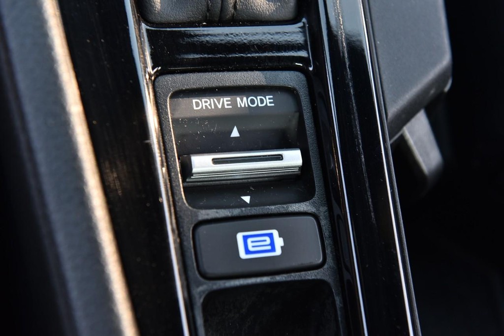 Honda Accord Hybrid Vehicle Full-screen Gallery Image 16