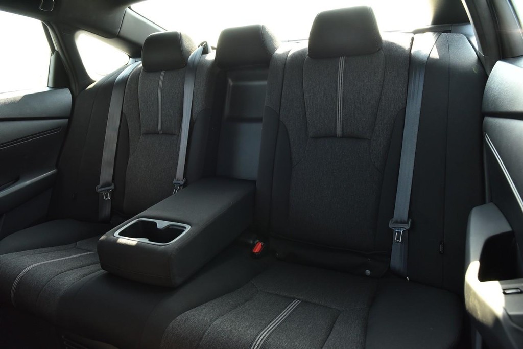 Honda Accord Hybrid Vehicle Full-screen Gallery Image 22