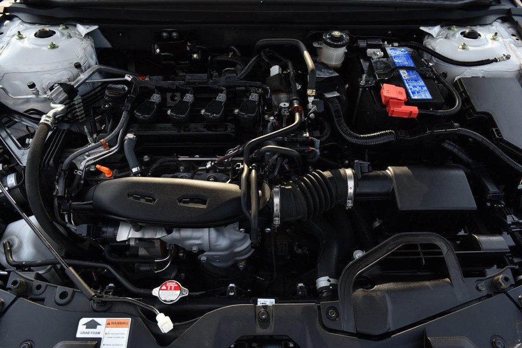Honda Accord Sedan Vehicle Image 24