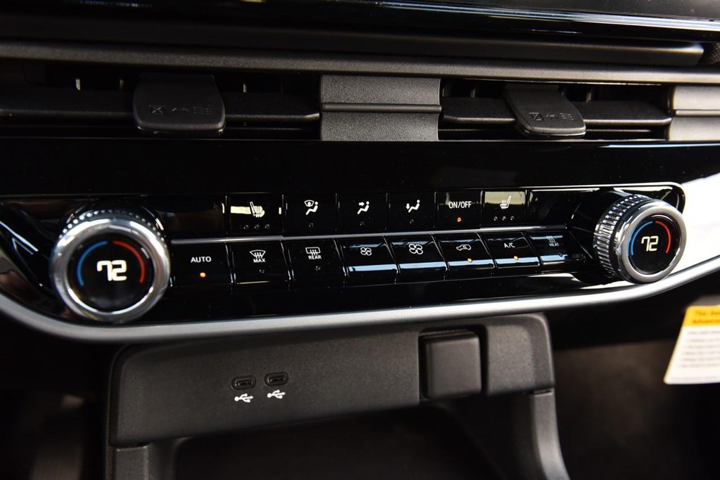Honda Prologue Vehicle Full-screen Gallery Image 14