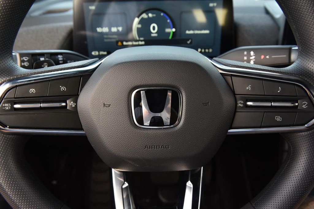 Honda Prologue Vehicle Full-screen Gallery Image 17