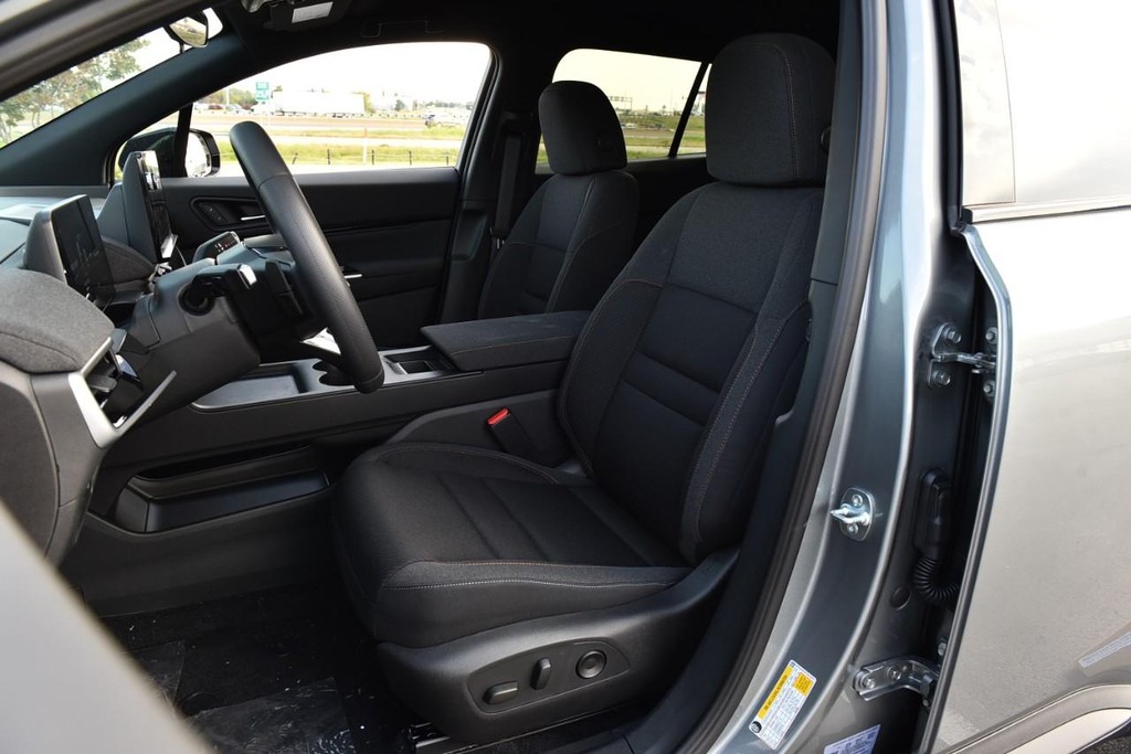 Honda Prologue Vehicle Full-screen Gallery Image 18