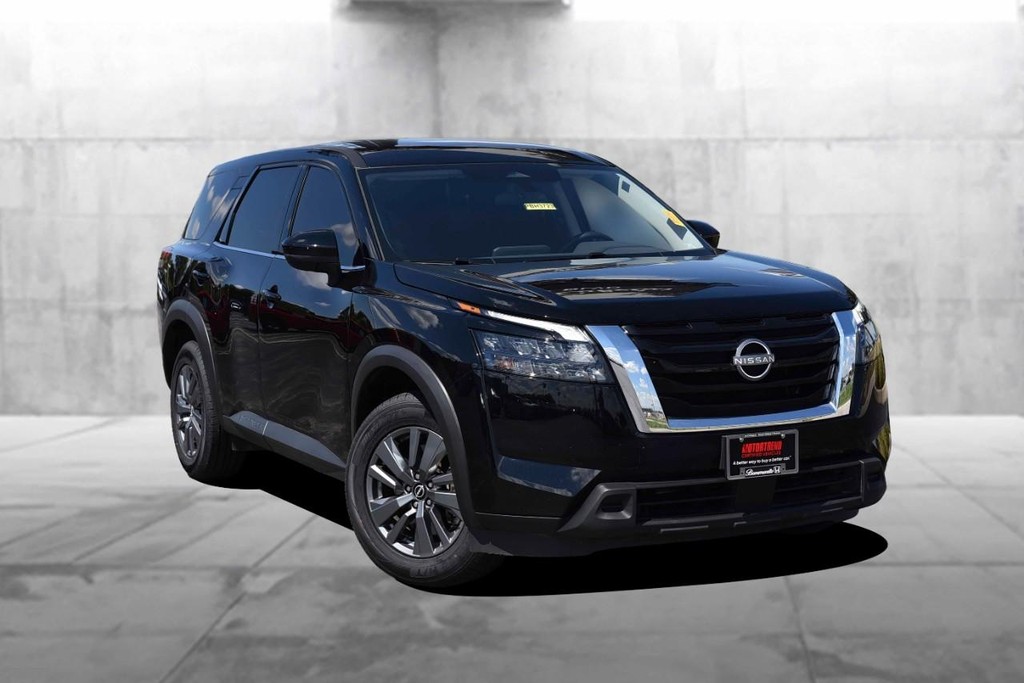 Nissan Pathfinder Vehicle Image 02