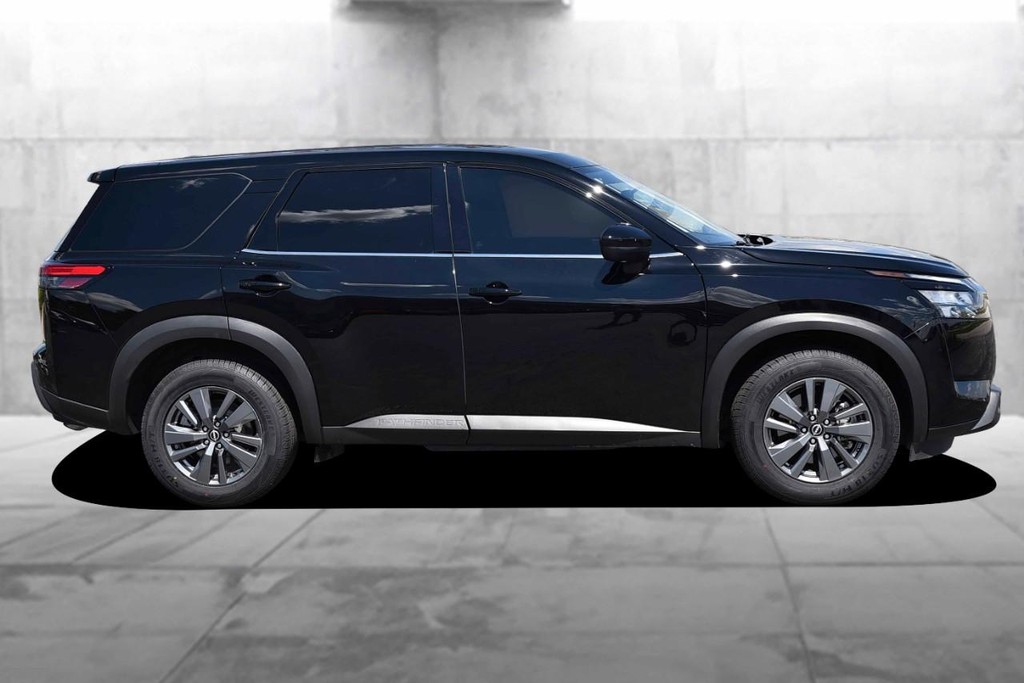 Nissan Pathfinder Vehicle Image 05
