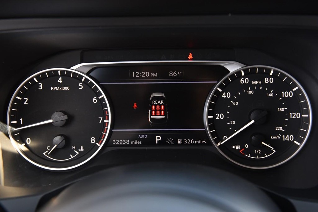 Nissan Pathfinder Vehicle Image 11