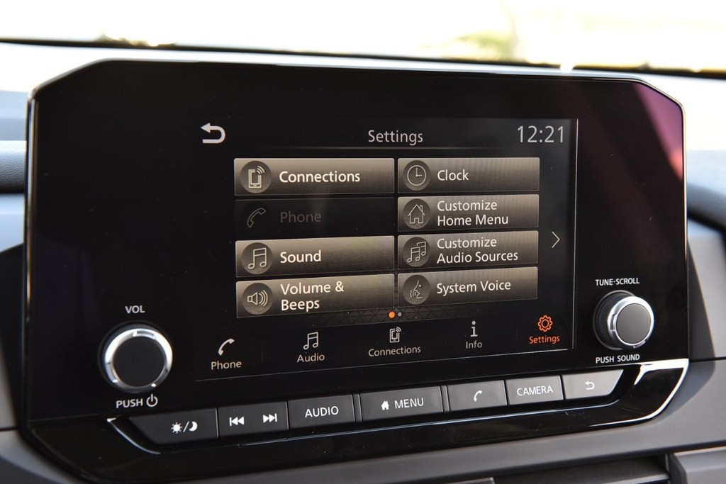 Nissan Pathfinder Vehicle Image 13