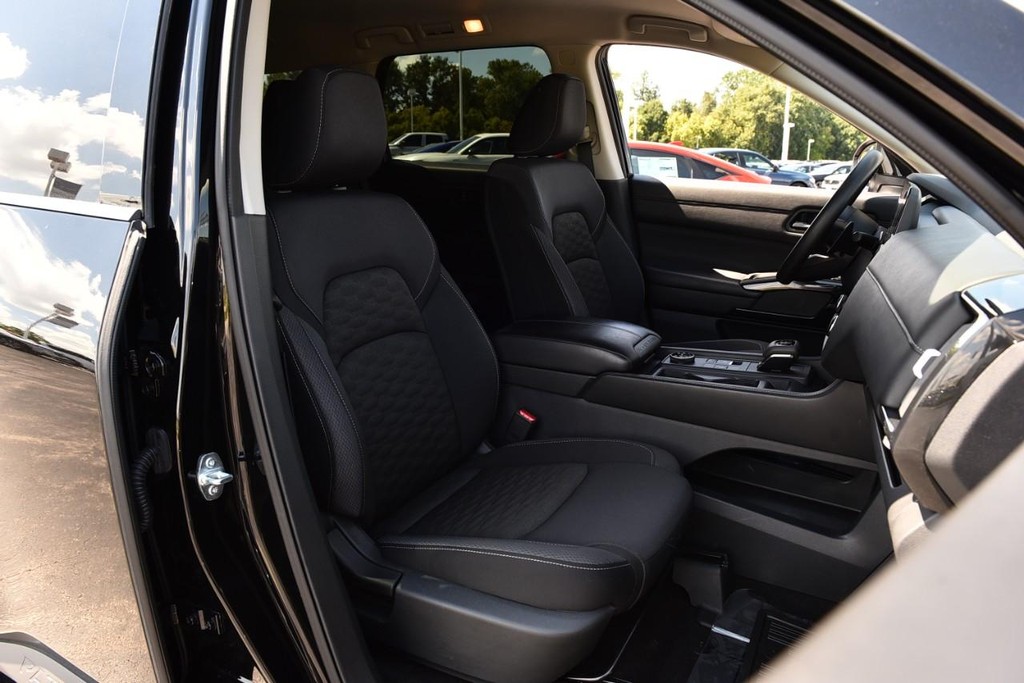 Nissan Pathfinder Vehicle Image 20