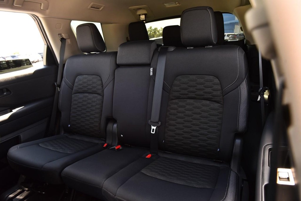 Nissan Pathfinder Vehicle Image 21